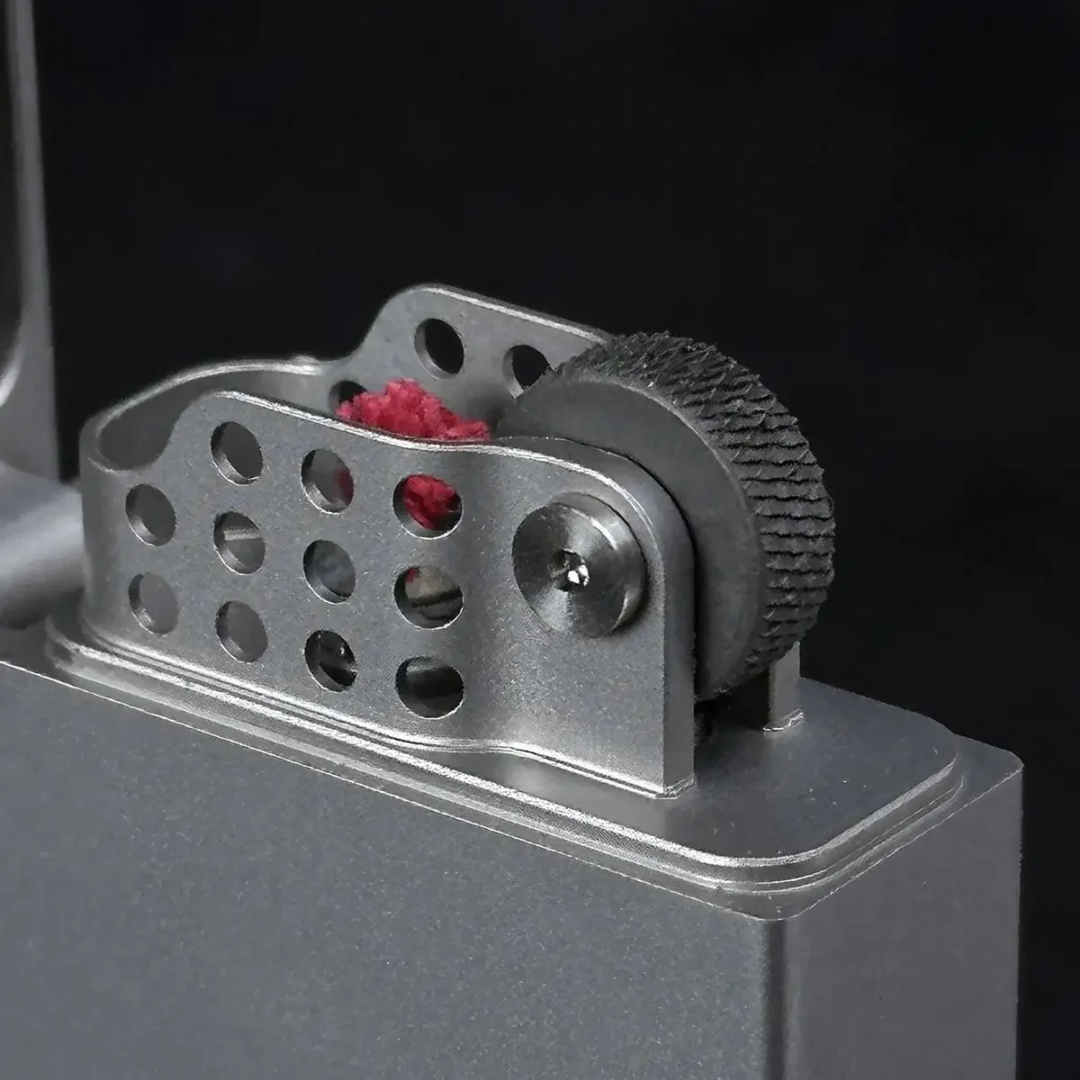 

Minimalist Frosted Titanium Kerosene Lighter Absorption Wheel Fuel Lighter CNC Hollowed Out Armor Style Collective Gift Lighters