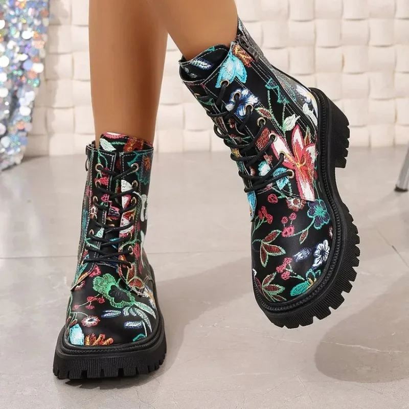 2024 Autumn/Winter New Foreign Trade Style Lace up Large Print Short Boots Women\'s Low Heel Round Head Low Barrel Boots