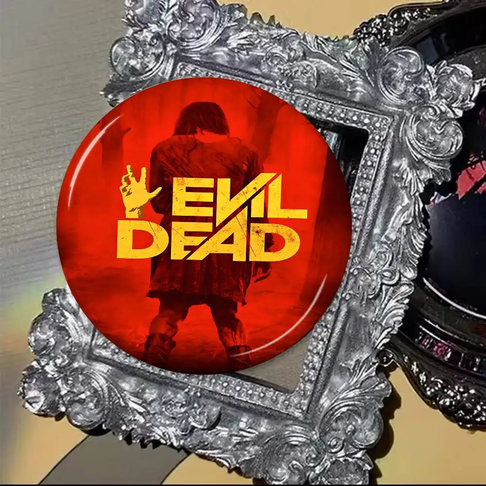 الكلاسيكية فيلم الرعب قماش الفن الشر الميت أنيمي دبابيس لطيف الكرتون شارة سترة الجينز التلبيب دبوس هدية الملحقات #6