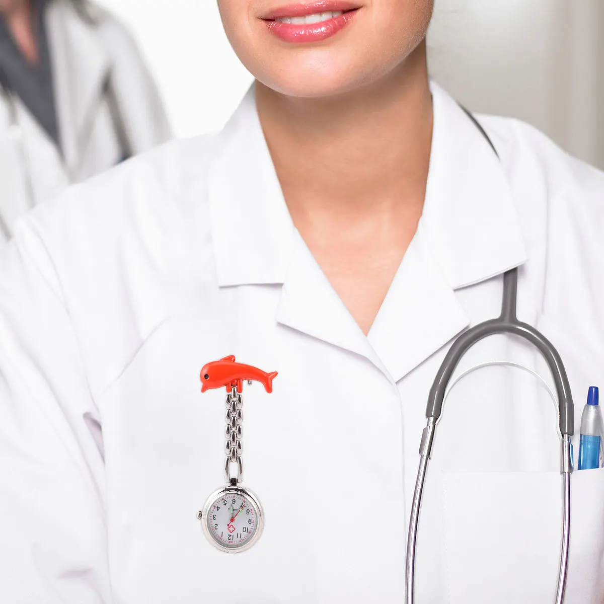 1개 의사용 가슴시계 창의적인 포켓 시계 아연 합금 발광 간호사 클립온 쿼츠 무브먼트 시계