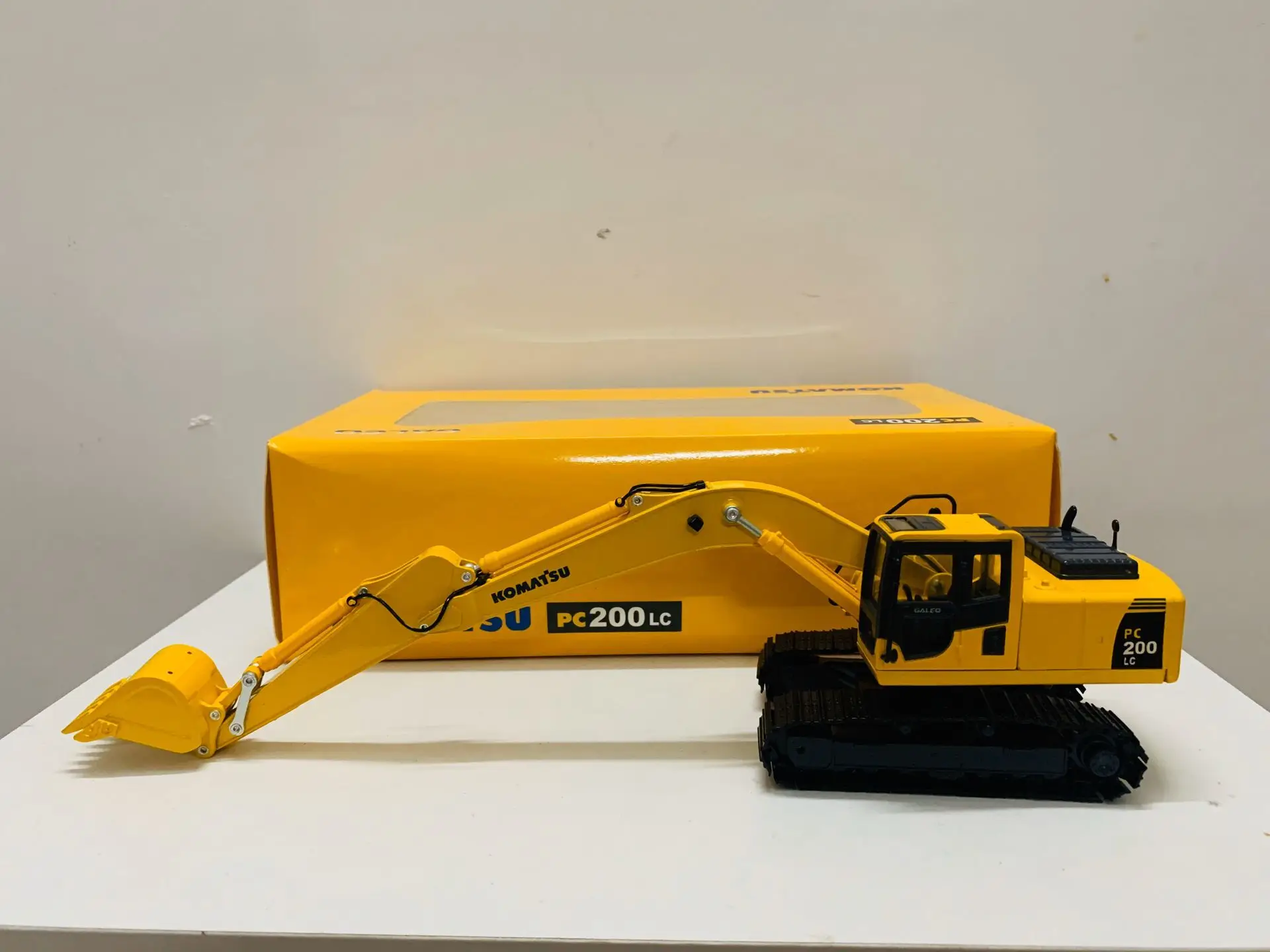 Komatsu Galeo PC200LC Excavator 1/43 Scale DieCast Construction Machinery Model