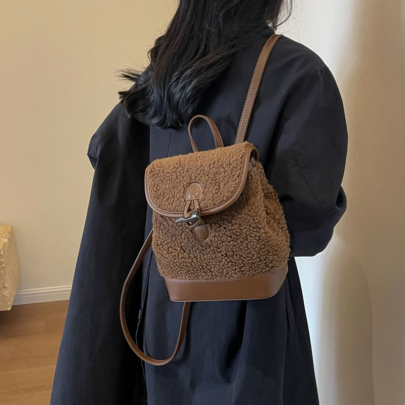 2023 Winter Warme Lamswol Vrouwen Rugzak Mode-Designer Pluche Handtas Anti Diefstal Backbag Dame Casual Schouder Crossbody Tas