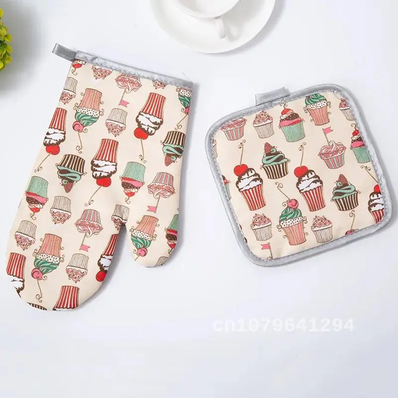 

New Insulation Gloves for Baking or BBQ, 2pcs/set Kitchen Microwave Glove Dessert Potholder Mat Cotton Oven Mitts Potholder Pad