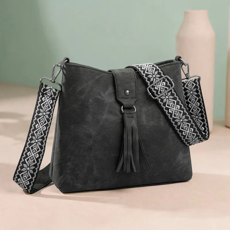 

Parisian Elegant Chic Diaper Bag For Women Minimalist Luxury Leather Crossbody Bag Simple Vintage Designer