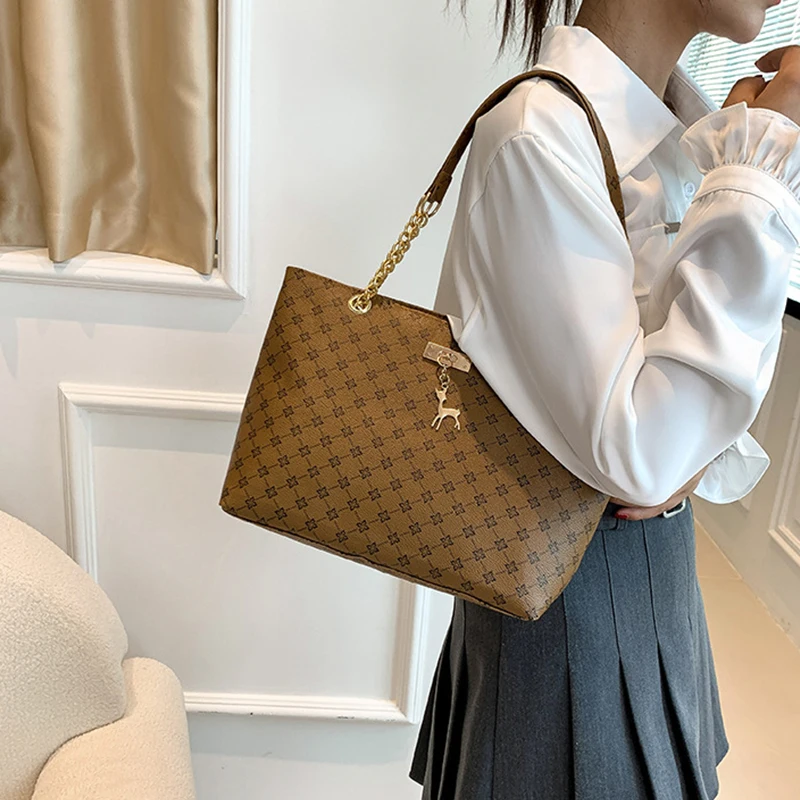 Neue Presbyopia-Handtasche mit Textur, weichem Leder, großem Fassungsvermögen, Tragetasche für Damen mit hängenden Accessoires, Schultertasche – Detail 13