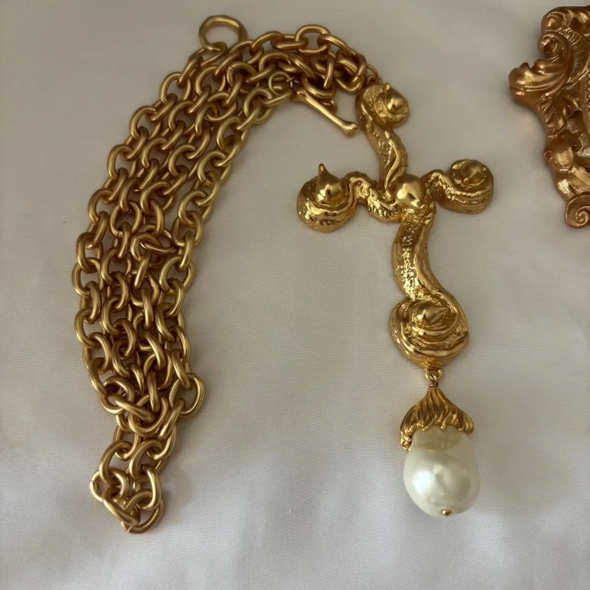Vintage Baroque Pearl Necklace Women Personality Exaggerate Trendy Light Luxury Copper Delicate Tassels Jewelry Pendant Deluxe