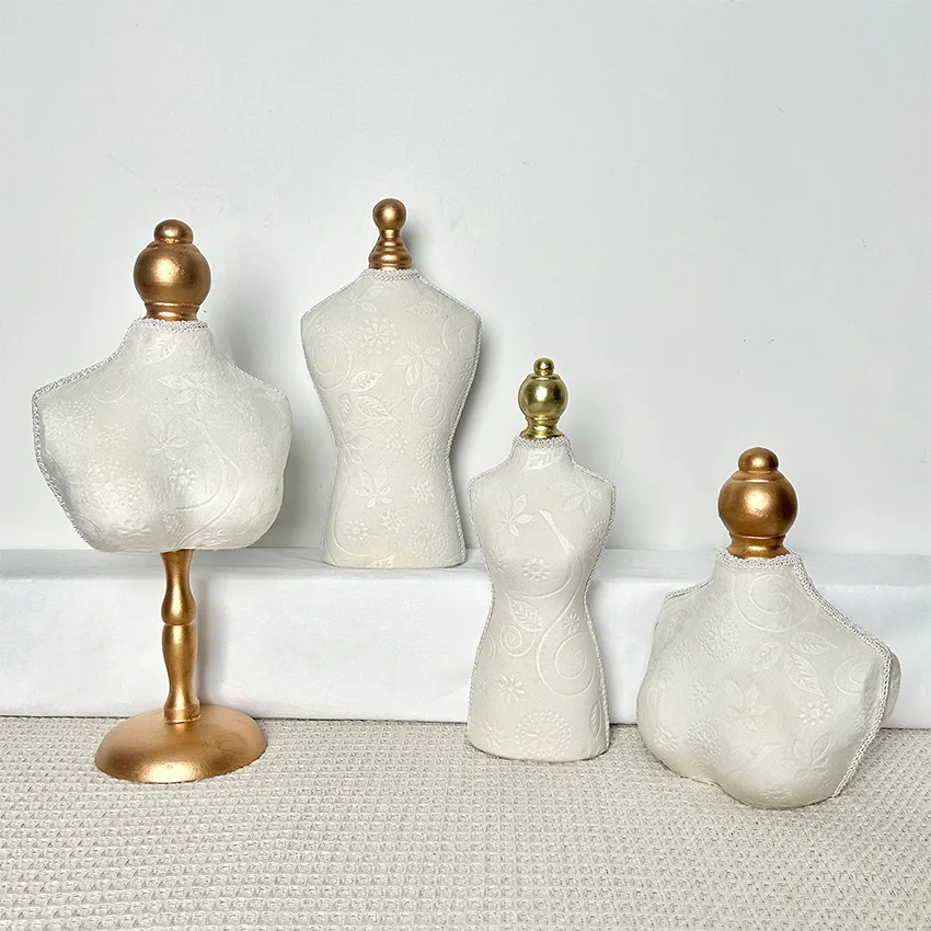

Velvet-Fabric Display Bust with Floral Print - Female Form Jewelry Showcase for Window Display & Photography, Elegant Necklace