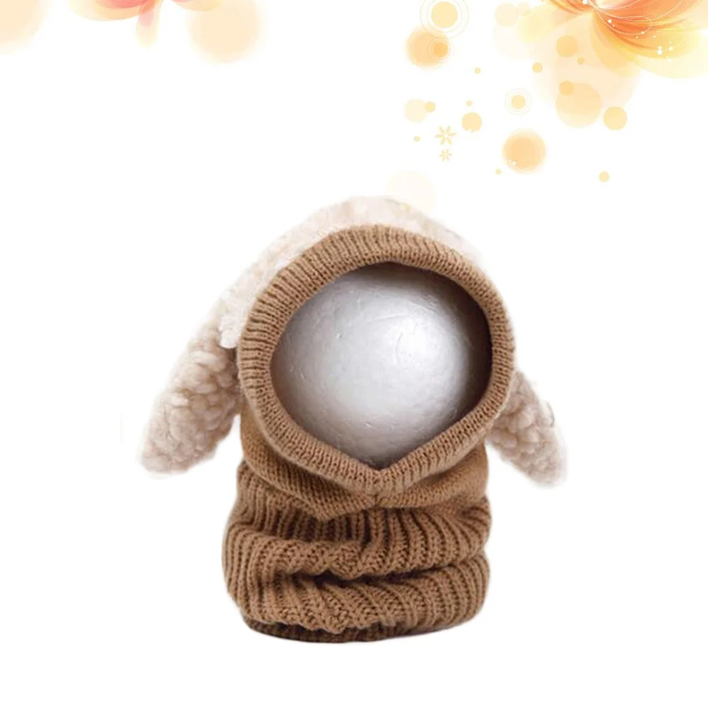 Czapka zimowa dla szczeniaka w kolorze khaki, dziergana z wełny, typu coif, z kapturem, szalikiem, przyjemna na dotyk, miękka i ciepła.