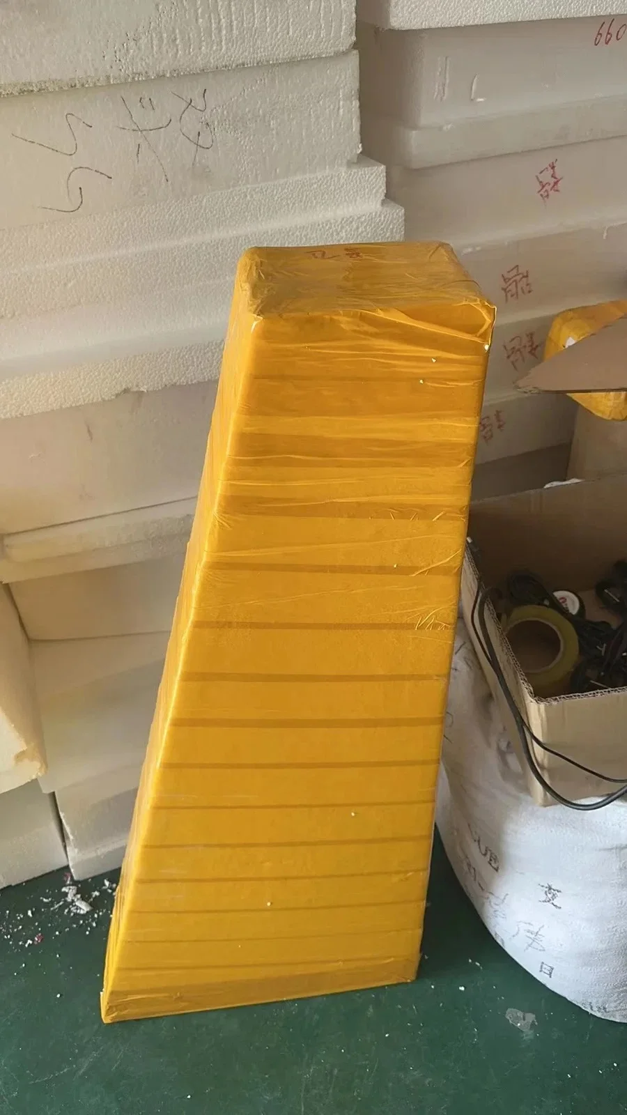 Engraved Angel Wings 6-strings Split Electric Guitar White Body with Gold Rim