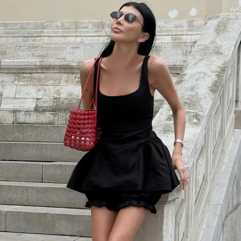 

Tuularose Black Shorts 2-Piece Set Elegant Pleated Tank Top Slim Shorts Ensemble New Fashion Luxury Party Look Women Short Sets