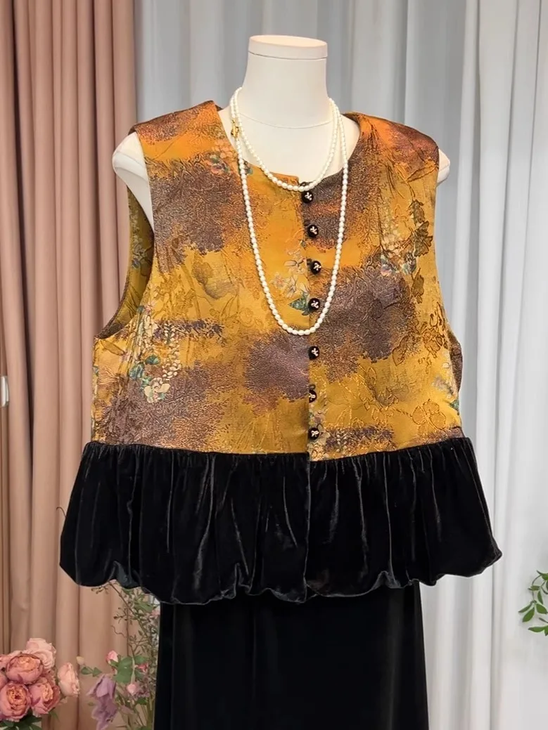 

New Chinese Sle National Trend Cotton Jaet 2025 Autumn Winter New Flower Embroidery Velvet Splicing Button Ladies Vest