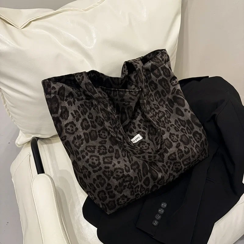 This Year The Popular Leopard Print Bag Women's 2024 New High-end Casual Shoulder Bag Large-capacity Commuter Tote Bag