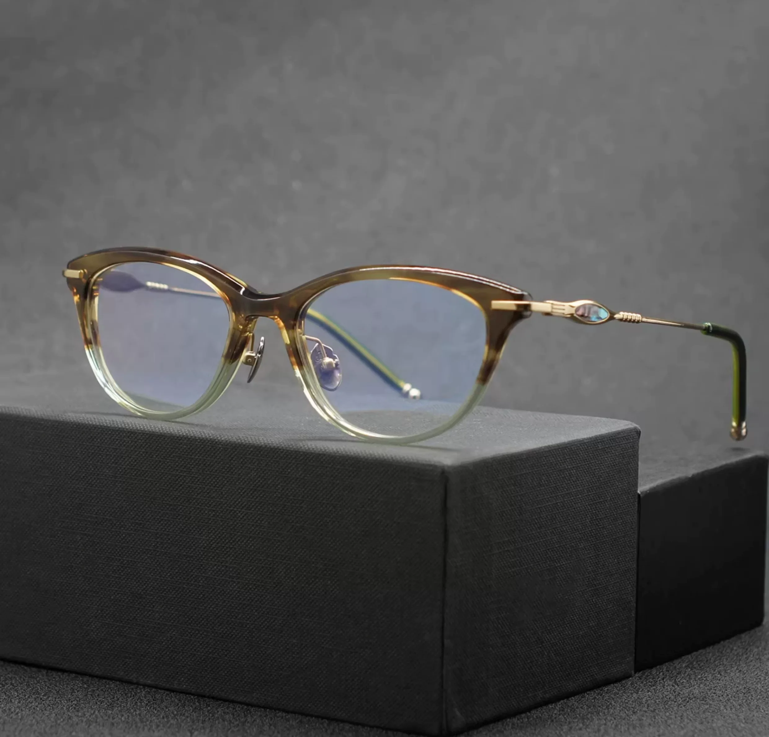 Fashionable pear shaped eyeglass frame, ultra light pure titanium eyeglass frame, can be paired with prescription glasses