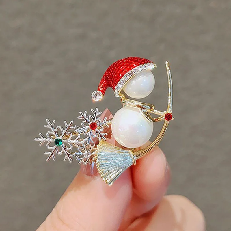 Novo criativo natal strass floco de neve broches para mulheres unisex dos desenhos animados pérola boneco de neve broche pinos festa jóias crianças presentes