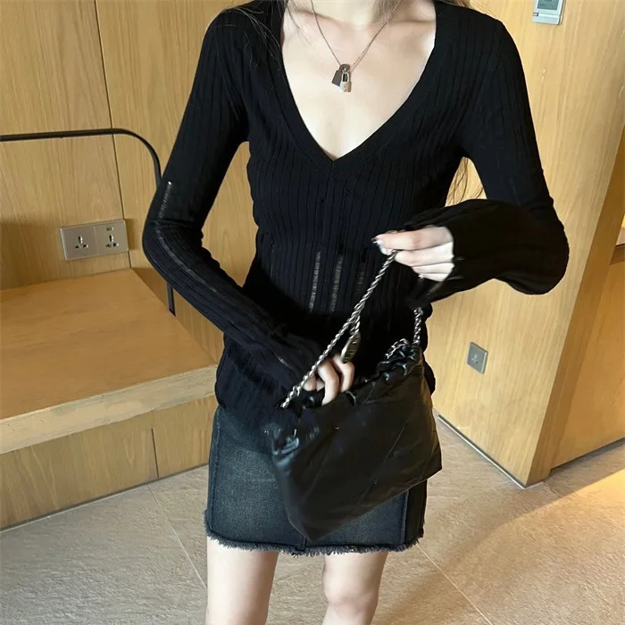 

7173 Spring New Deep V-Neck Hollow Out Split Sleeve Design Lightweight Lazy Slimming Paper Piece Knitted Top