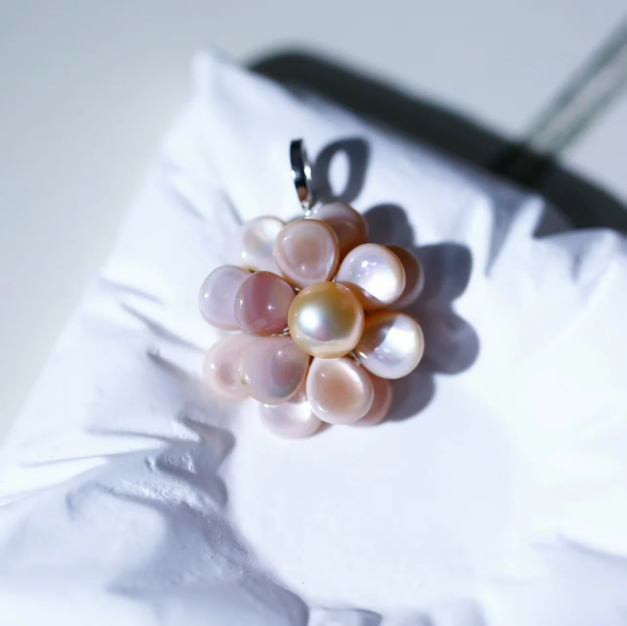 

Подвеска из натурального жемчуга в форме цветка, ручной работы, с пресноводным жемчугом цвета шампань, в стиле барокко, изысканное ювелирное украшение