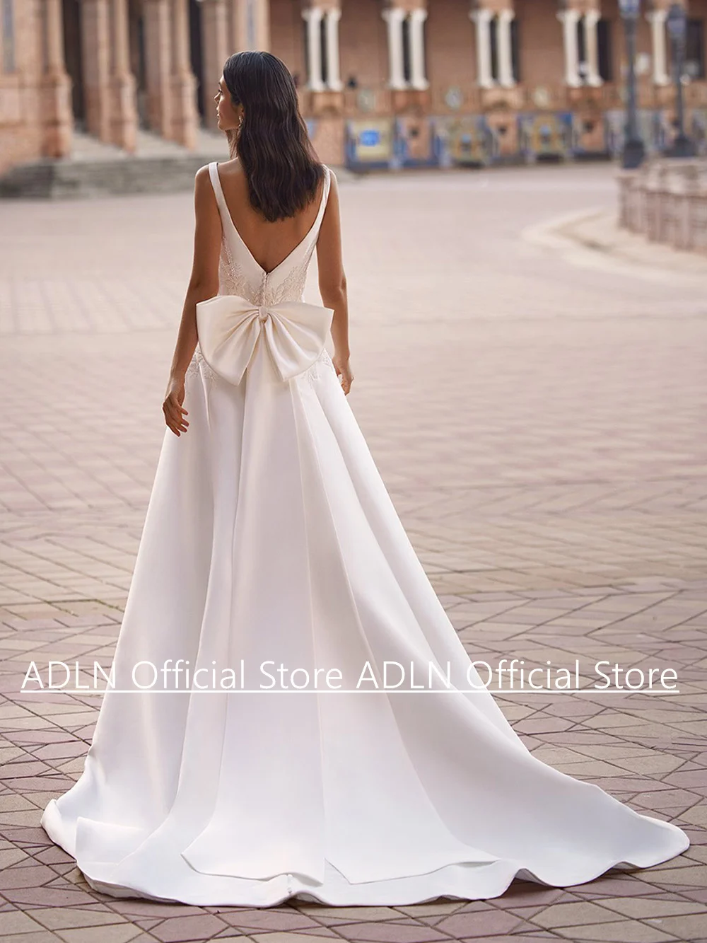 A Line Wedding Dress Woman Bridal Gown Customized Scoop Neck Sleeveless Beading  Applique Sweep Train Backless Bride Dresses