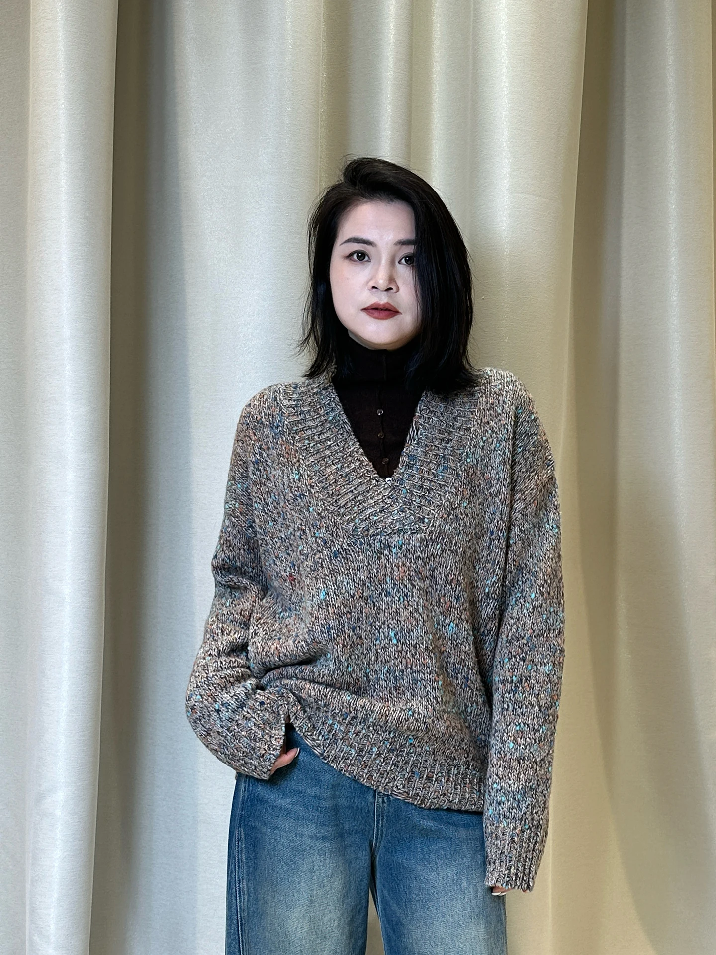 

JanZhang2025 Autumn Winter New Sle Lazy High-End Feeling V-ne Flower Silk Camere Sweater Women Retro Knitted irt