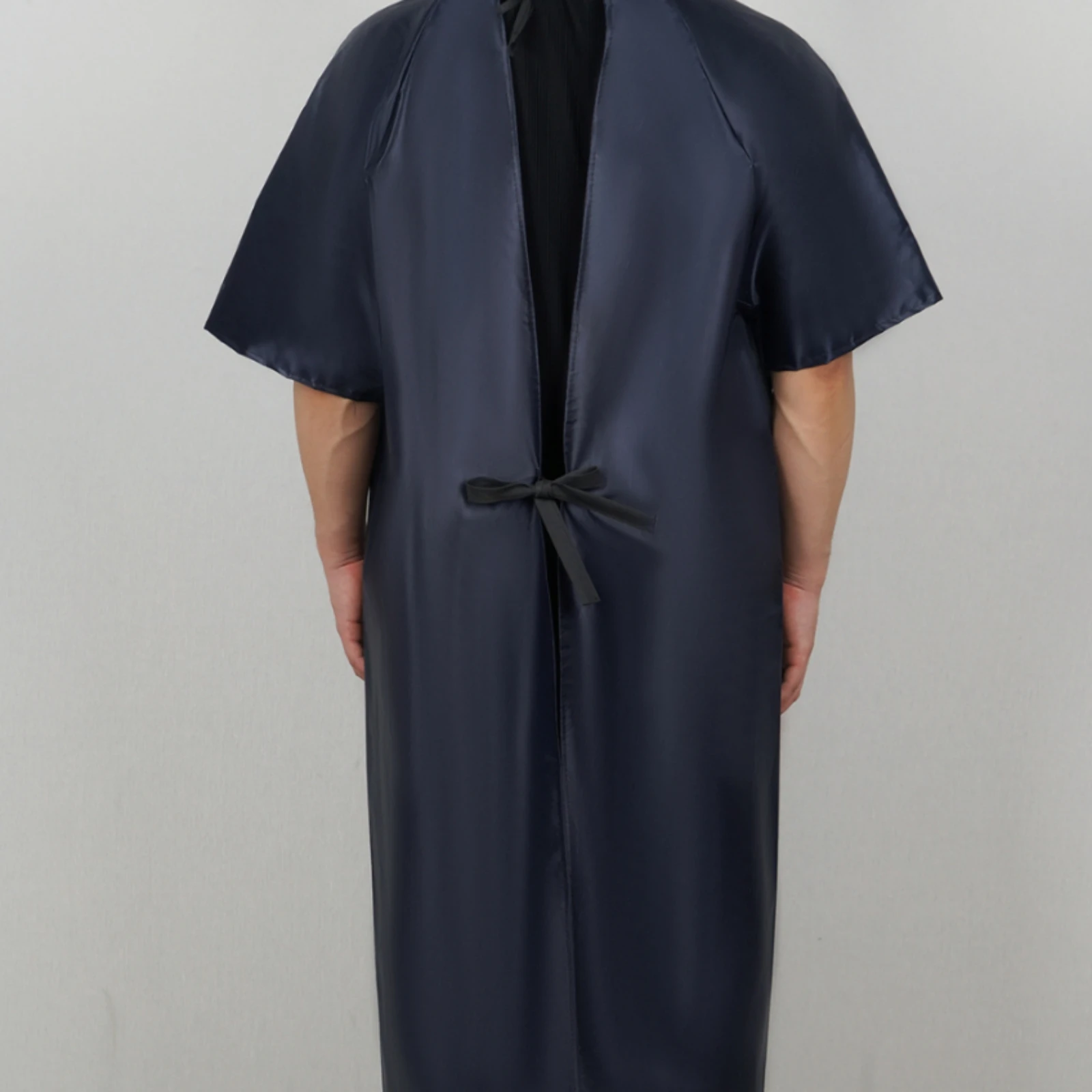 Reusable Adult Apron with Water-Resistant Protection Lightweight Long Cut Apron with Reversible-Wear Design Wipe-Clean