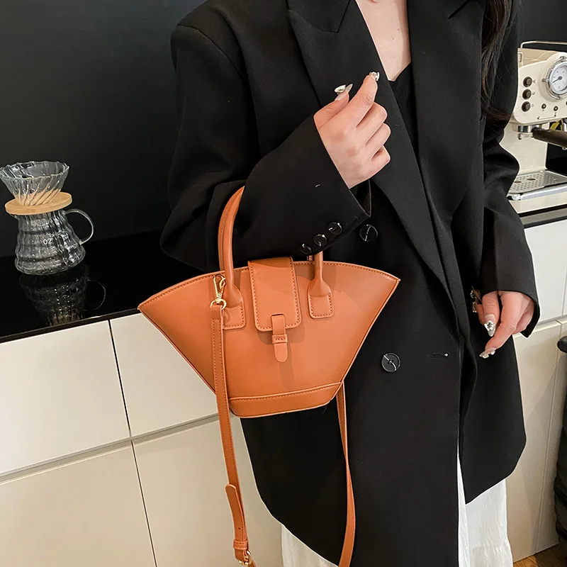 

Leather vegetable basket niche fan-shaped single shoulder crossbody senior factory wholesale foreign trade explosion 2026