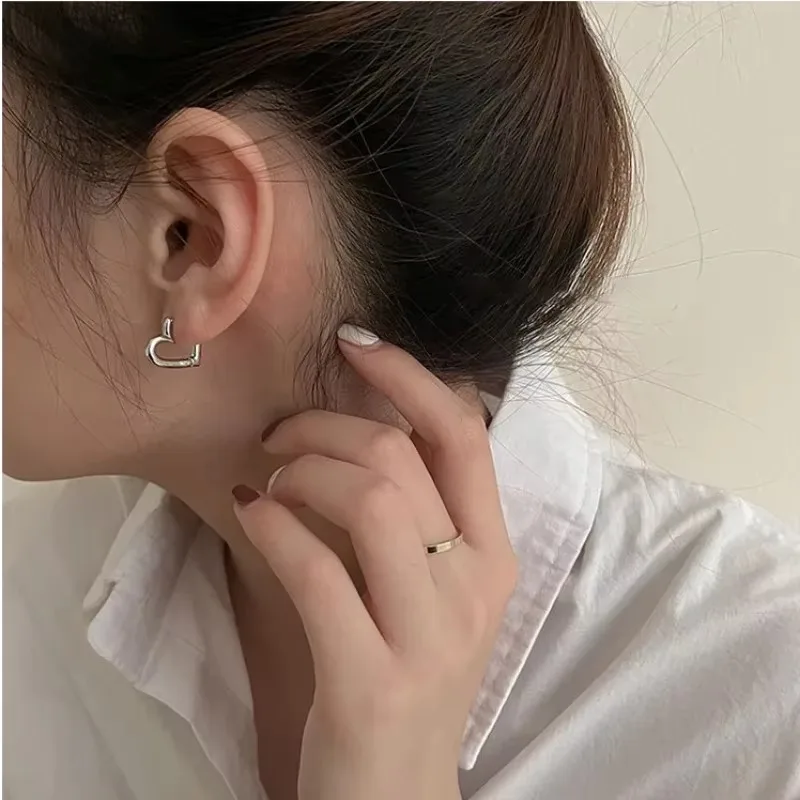 Fashion Women Silver Color Hollow Heart Earrings Korean Trendy Love Earrings Simple Small Exquisite Metal Jewelry Party Gift
