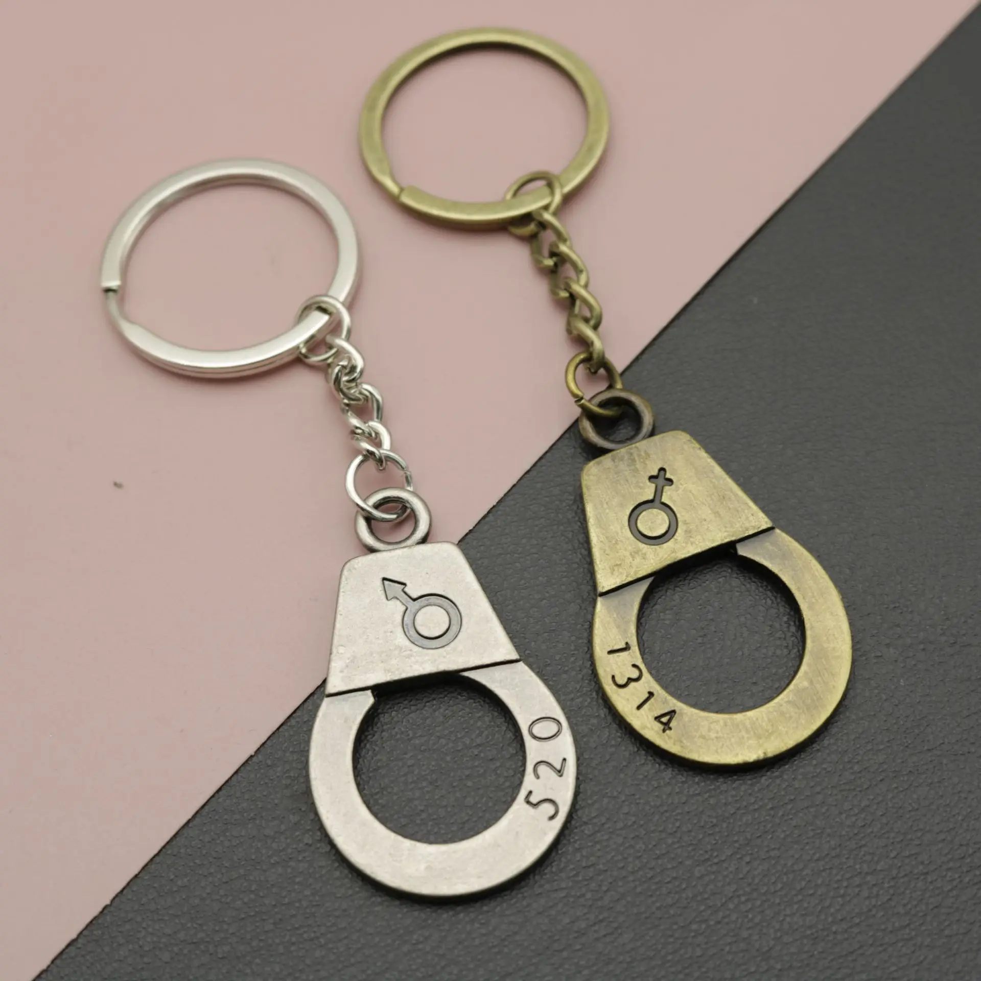 Love mini handcuff Shaped Pendant keychain Keyring Car Key Chain Valentine's Day for Boyfriend Girlfriend Punk Jewelry