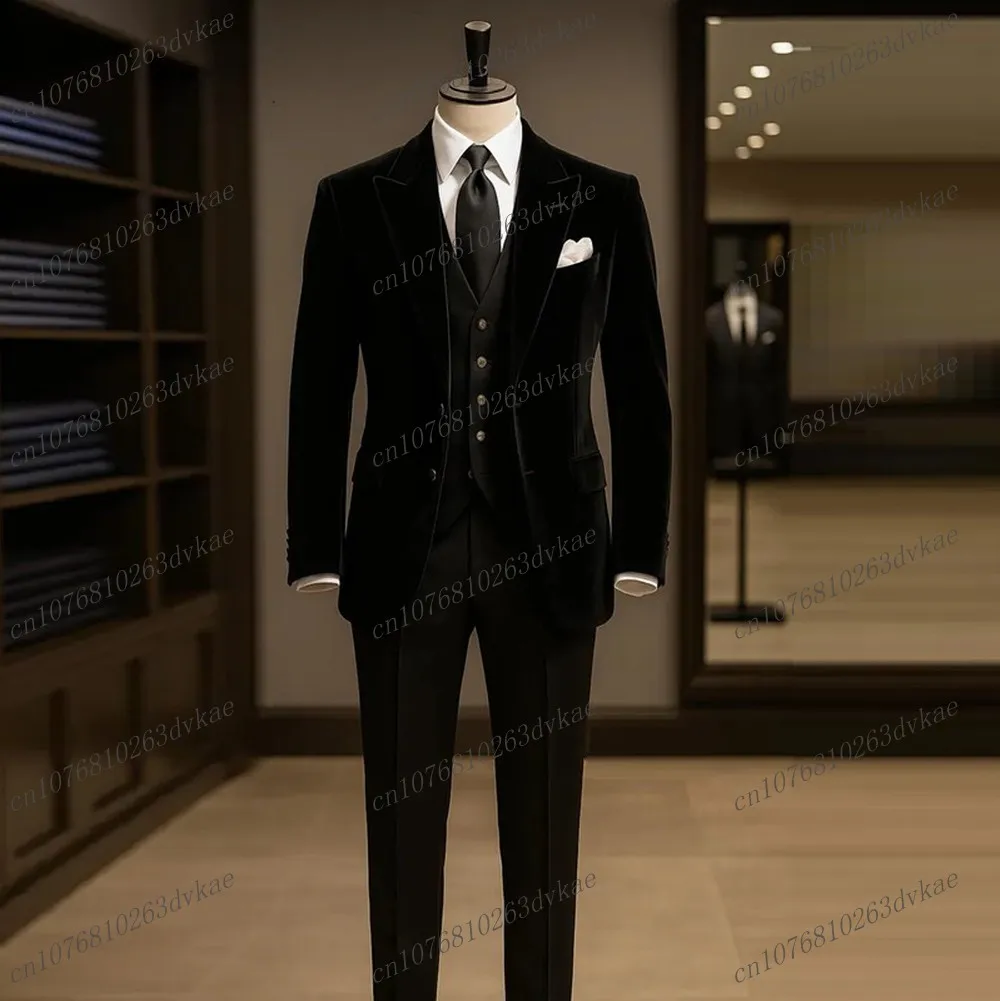 

Новый черный бархатный пиджак, мужской костюм, свадебная вечеринка, формальный жених, жених, выпускной, деловой мужской смокинг, комплект из 3 предметов, куртка, жилет, брюки