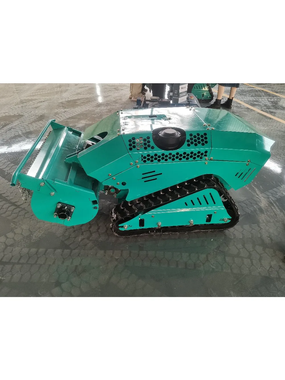 Hot Sale Industrial Grade Remote-controlled Lawnmower for  Orchards and Farms with Adjustable Cutting Height 1year Warranty