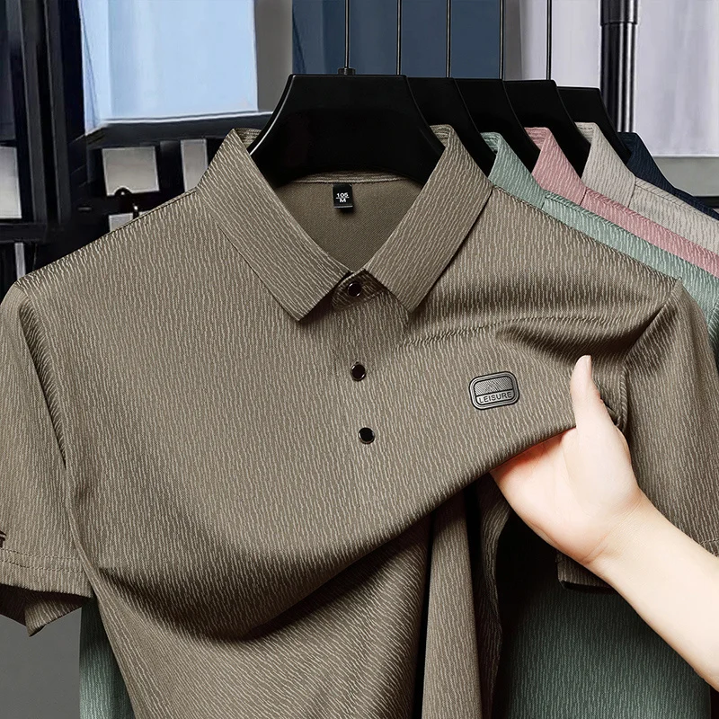Herren Kurzarm-Poloshirts mit Vertikalen Streifen Lässige Leichte Atmungsaktive Oberteile mit Logo-Emblem für Männer – Detail 9
