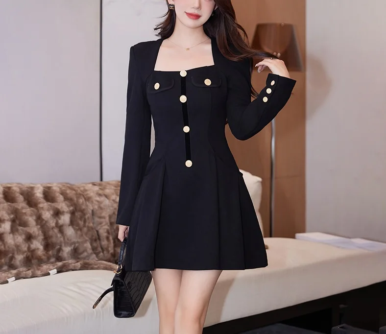 

French black square necked dress for women in autumn Hepburn style with a slim waist and black skirt short skirt