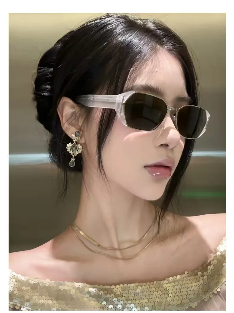 

High-Quality Korean Style Metal Sunglasses Woman Ultraviolet-Proof Fashion Sunglasses Classic Shades UV400 Protection Eyewear