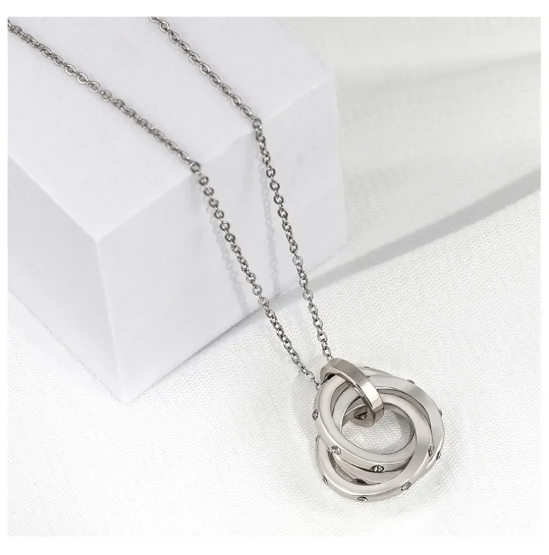 

A fashionable and simple pendant chain accessory necklace, and a multi-functional women's decorative sweater chain