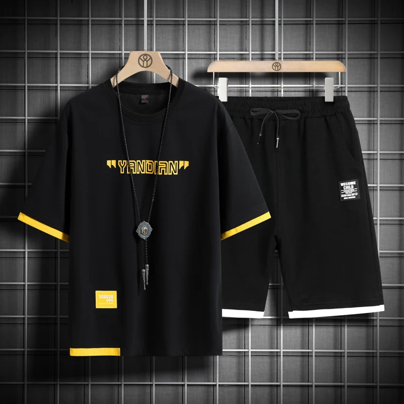 

Летний черно-белый спортивный костюм для мужчин: модный повседневный комплект для летнего образа