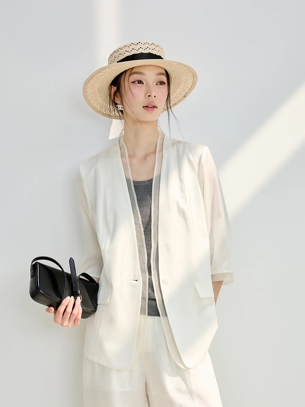 Elegant Silk Suit by Yiqing Yaoshi Featuring Ogeeshe Embellishment Elastic Pleats Neckless Design for Commuting Women's Wear
