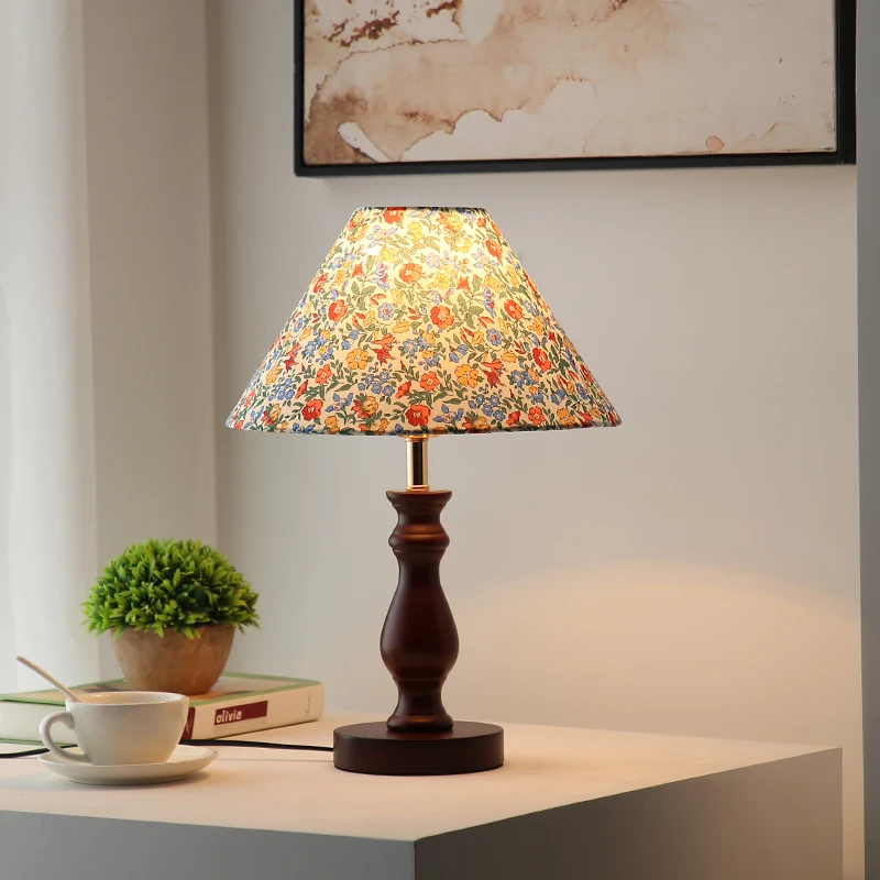 

Medieval Romantic Table Lamp in Bedroom Warm Bedlight in Living Room Solid Wood Creative American Retro Desk Lamp