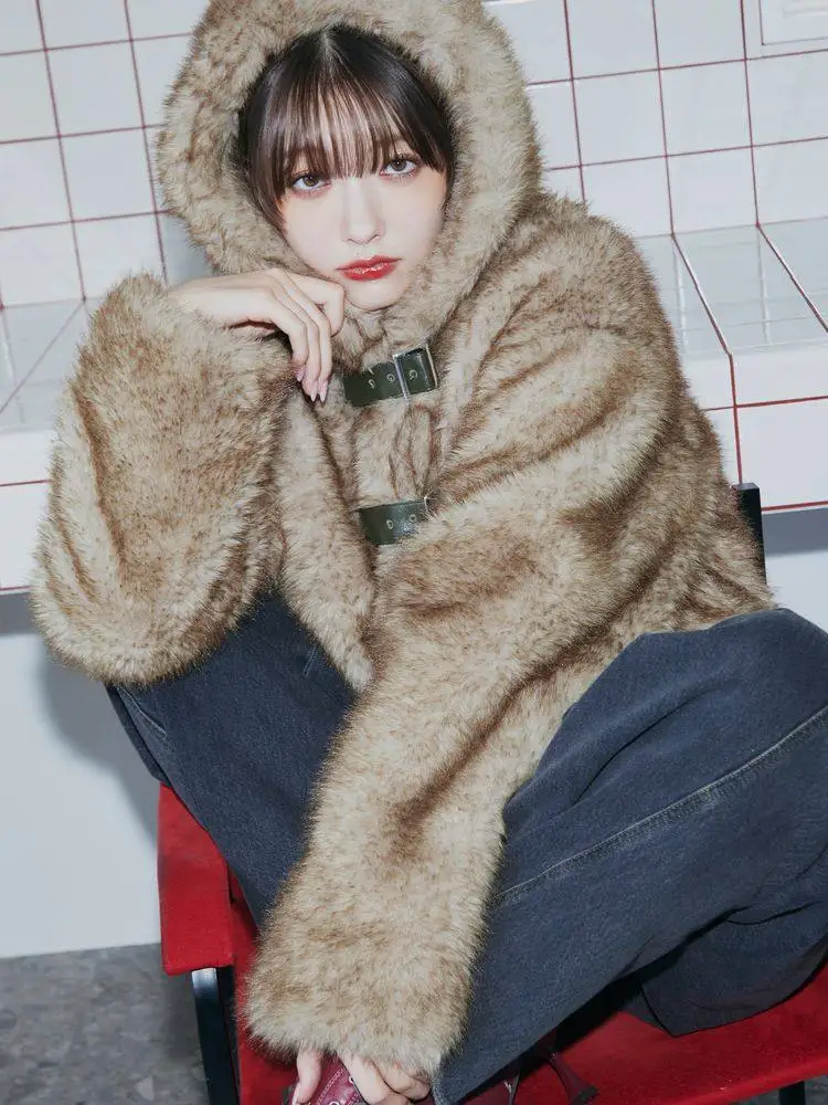 Manteau en fausse fourrure épais à manches longues à capuche avec boucle en PU, style japonais élégant, mode mondaine, chaud, pour femmes, hiver
