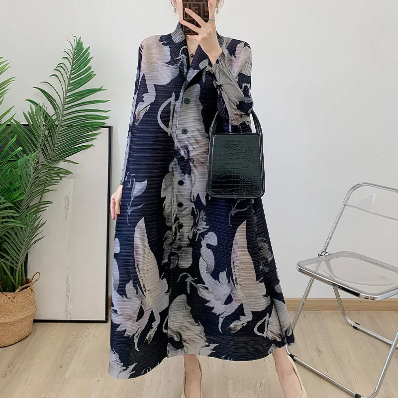 Mom Spring V-neck Printed Dress 2025 New Middle-aged and Elderly Fashion Seven-quarter Sleeve X Green Pleated Skirt Dresses