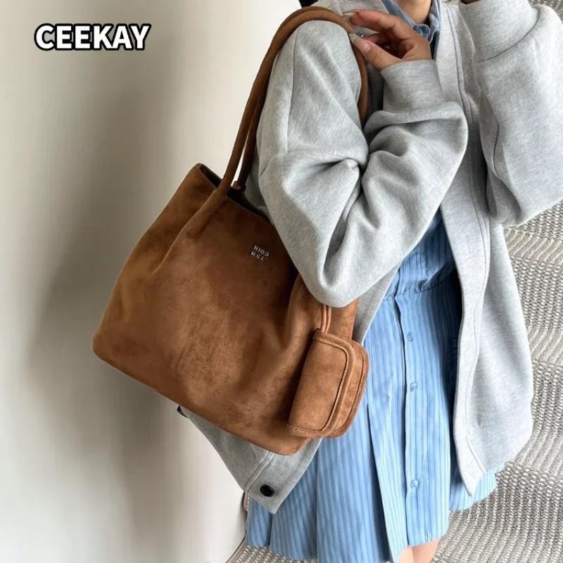 CEEKAY Bolso de mano para mujer, textura de ante color camel, bolso grande para el hombro, bolsillo lateral con cremallera, estilo minimalista informal para el día a día