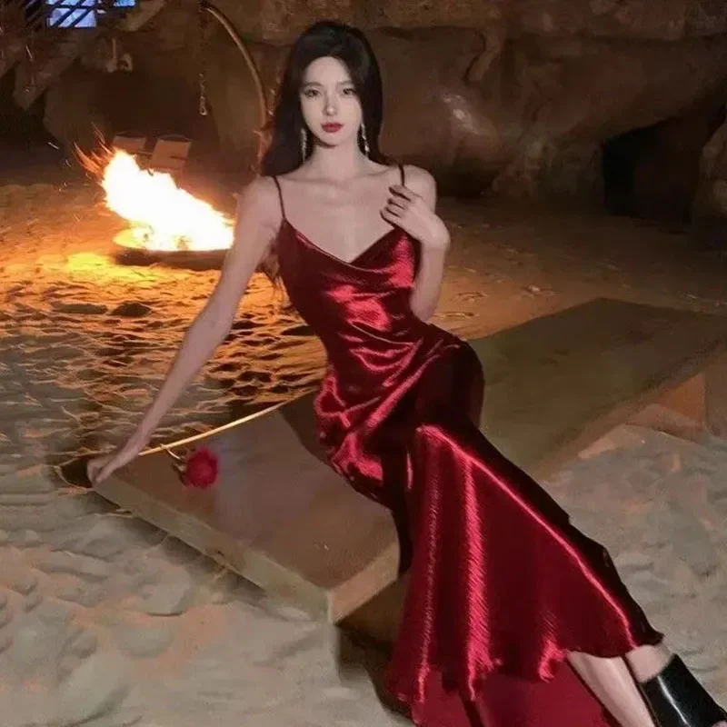 여성 레드 새틴 롱 드레스 섹시한 백 레이스 민소매 스파게티 스트랩 드레스 여성 2025 여름 우아한 저녁 파티 베스 티드