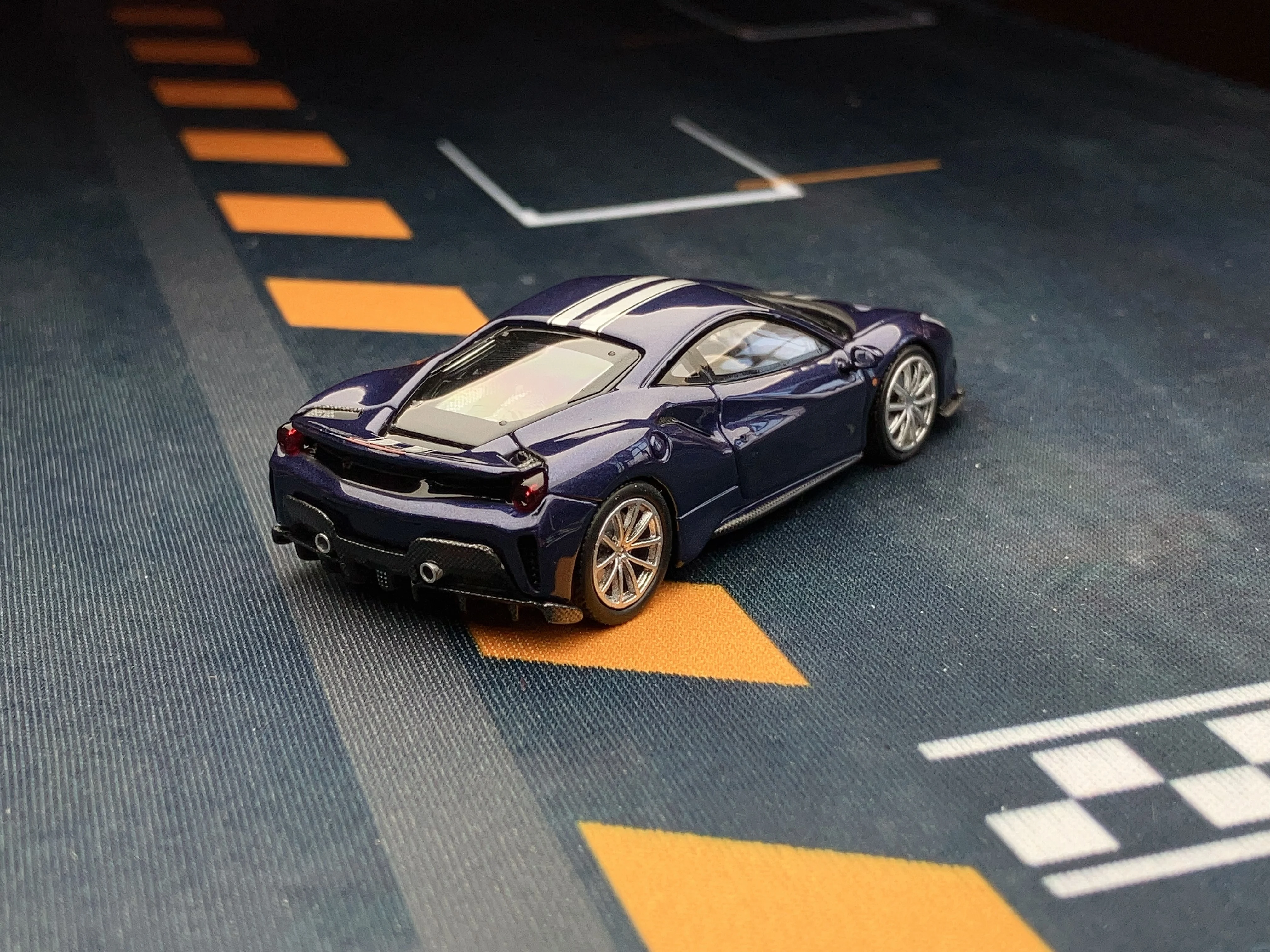 TOC 1:64 488 Pista Coupe Model Sportowy Odlewany z Metalu Samochód