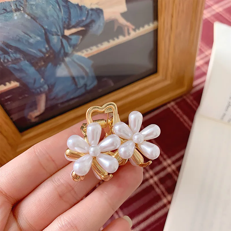 2pcs Vintage Mini Hair Claw Imitation Pearl Daisy Retro Double Five Petal Flower Hairpin Small Grab Clips