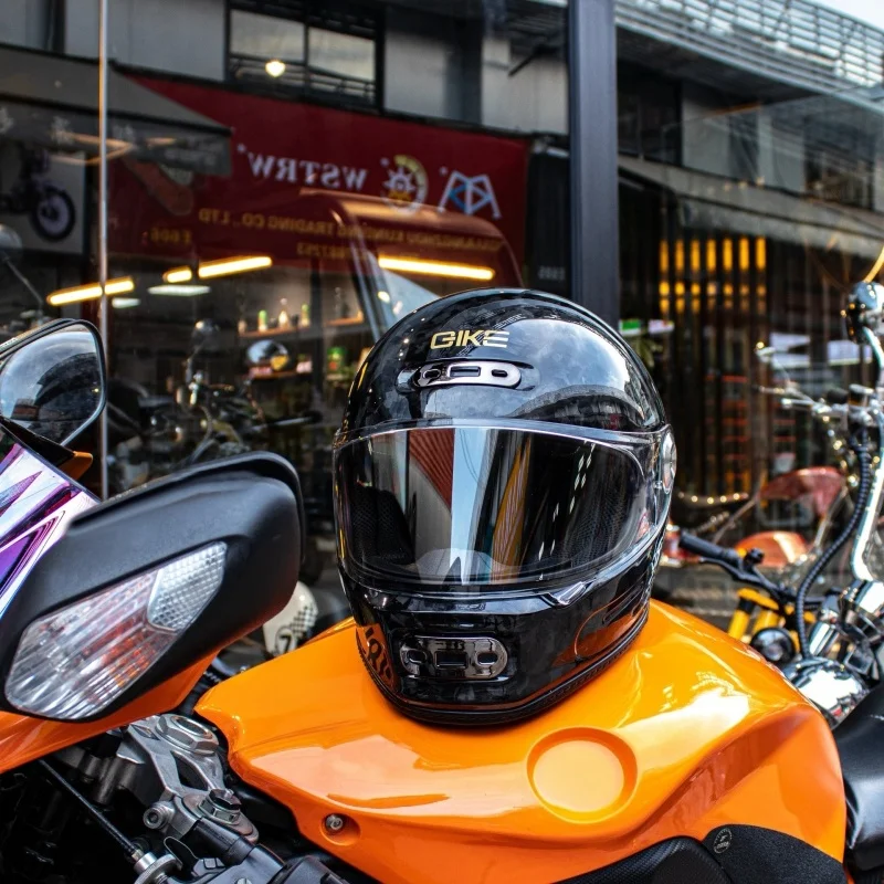 Lightweight Full Face Motorcycle Helmet, All-Season Safety Helmet with Breathable Ventilation for Street Bikes & Scooters