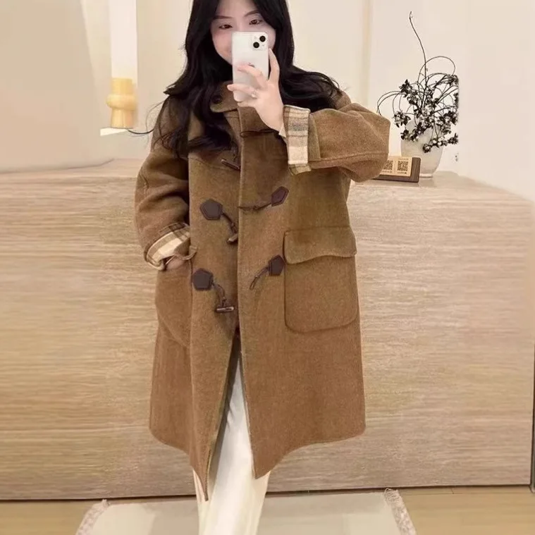 

Зимняя одежда в студенческом стиле с капюшоном, коричневое клетчатое ретро двустороннее шерстяное пальто для женщин, кашемировые куртки средней длины с роговими пуговицами