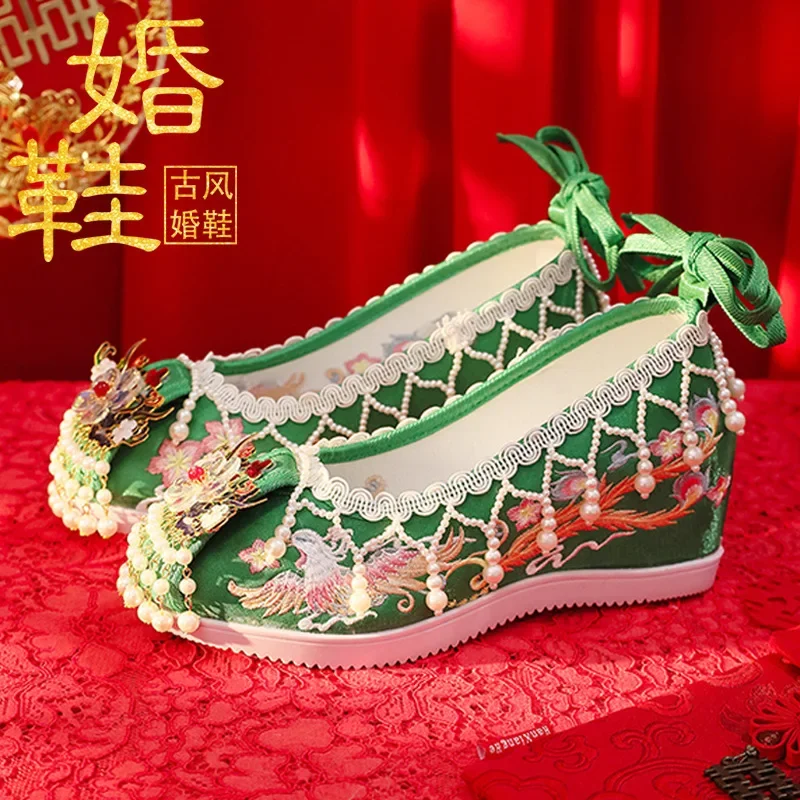 Zapatos de novia de estilo antiguo verde, zapatos de tela con cuentas y encanto étnico, zapatos bordados de traje Hanfu de boda de novia verde