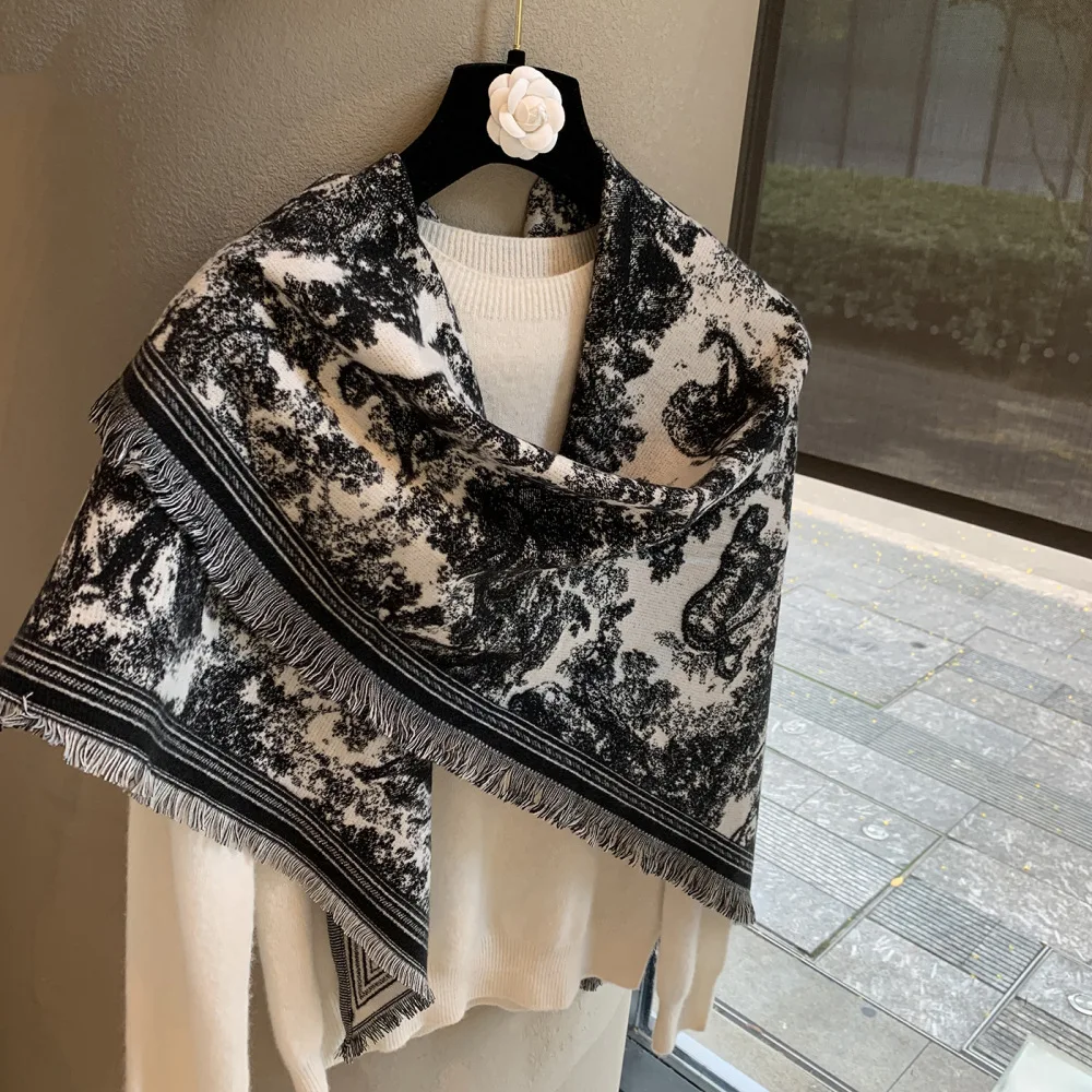 Black and White Jacquard Triangle Scarf, Imitation Cashmere Shawl, Old Money Style, High-end Sense, Fringe, Warm and Versatile