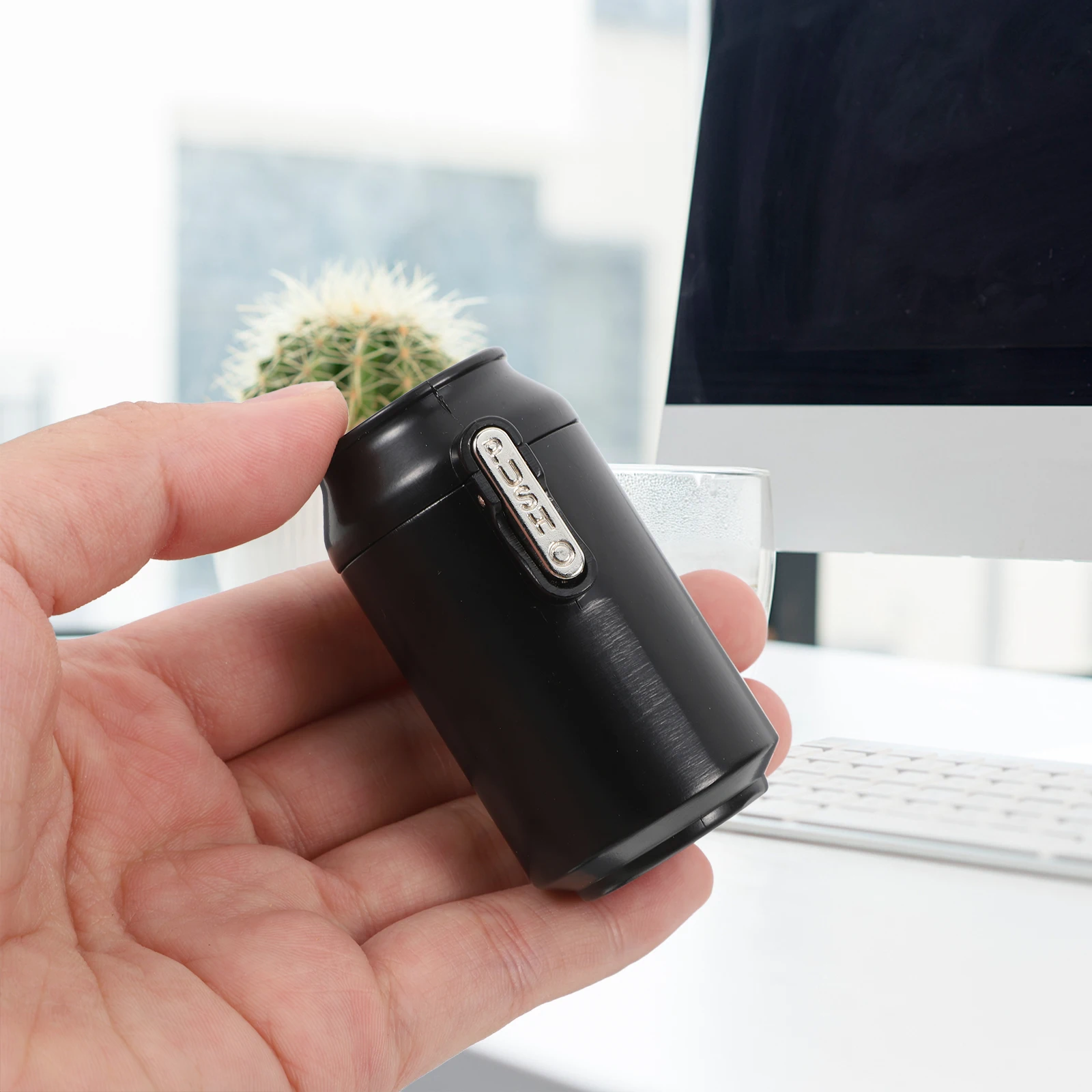 

Portable Ashtray Desktop Cigarette Purse Smoke Cup Receptacle Indoor Compact Plastic Travel with Lid Butt Holder for Smokers