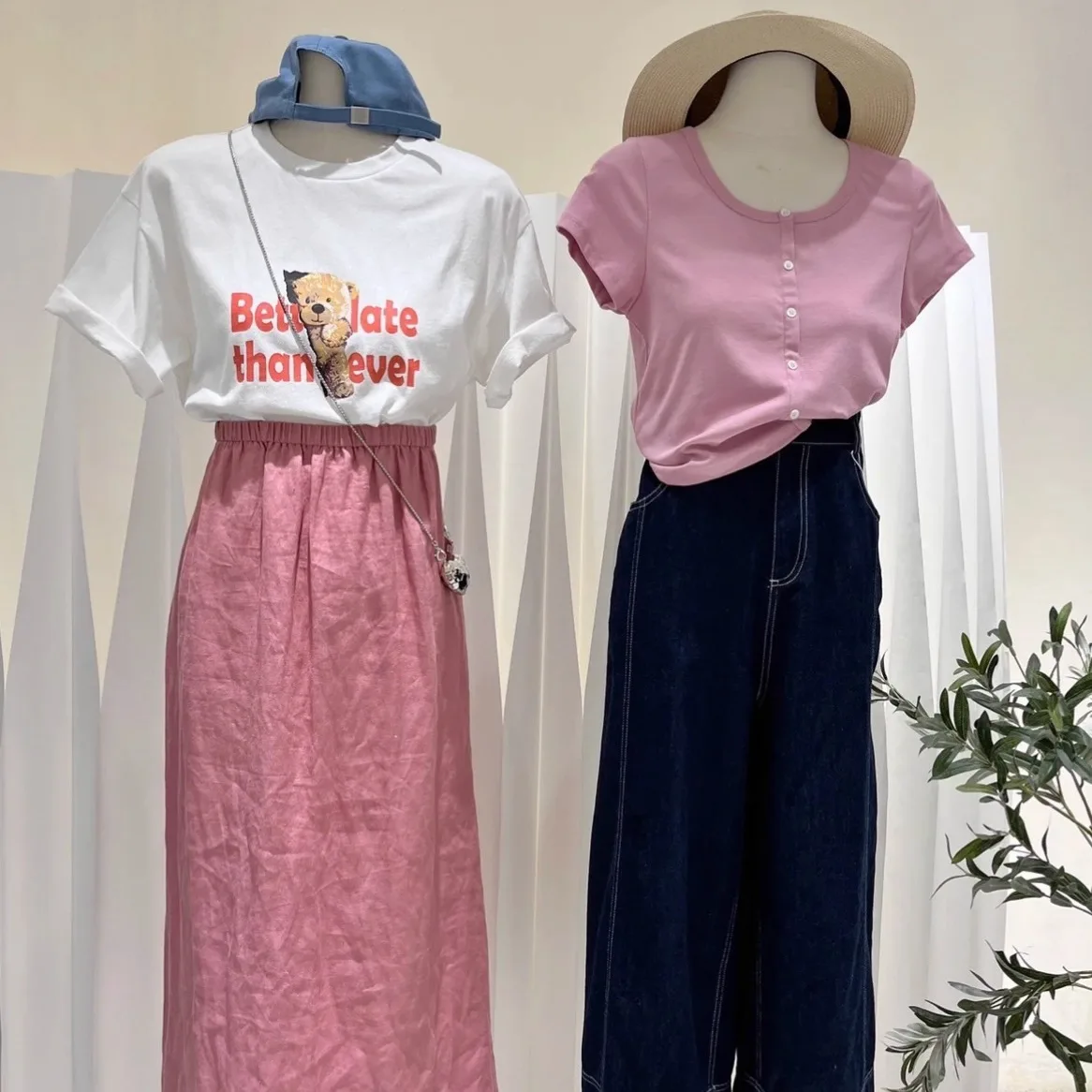 2025년 여름 한국 스타일 루즈핏 티셔츠 귀여운 곰 레터 프린트 다용도 에이지리스 캐주얼 출퇴근 스타일 여성 상의