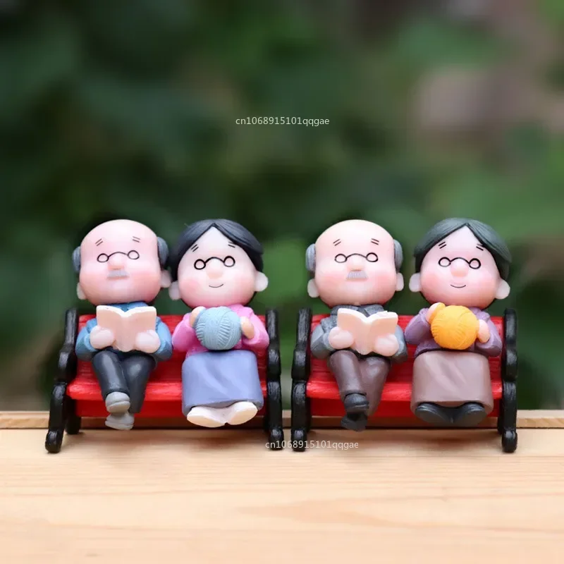 Cute Old Grandpa Grandma Sitting Park Chair Father-in-law Doll Model Micro Landscape Decoration Small Ornaments Decoración Hogar