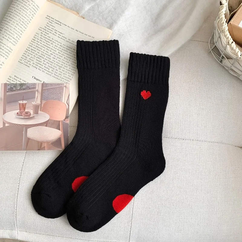 4 пары весенне-осенних трендовых толстых впитывающих пот носков с вышивкой для тепла, спортивных, простой, комфортных носков средней длины