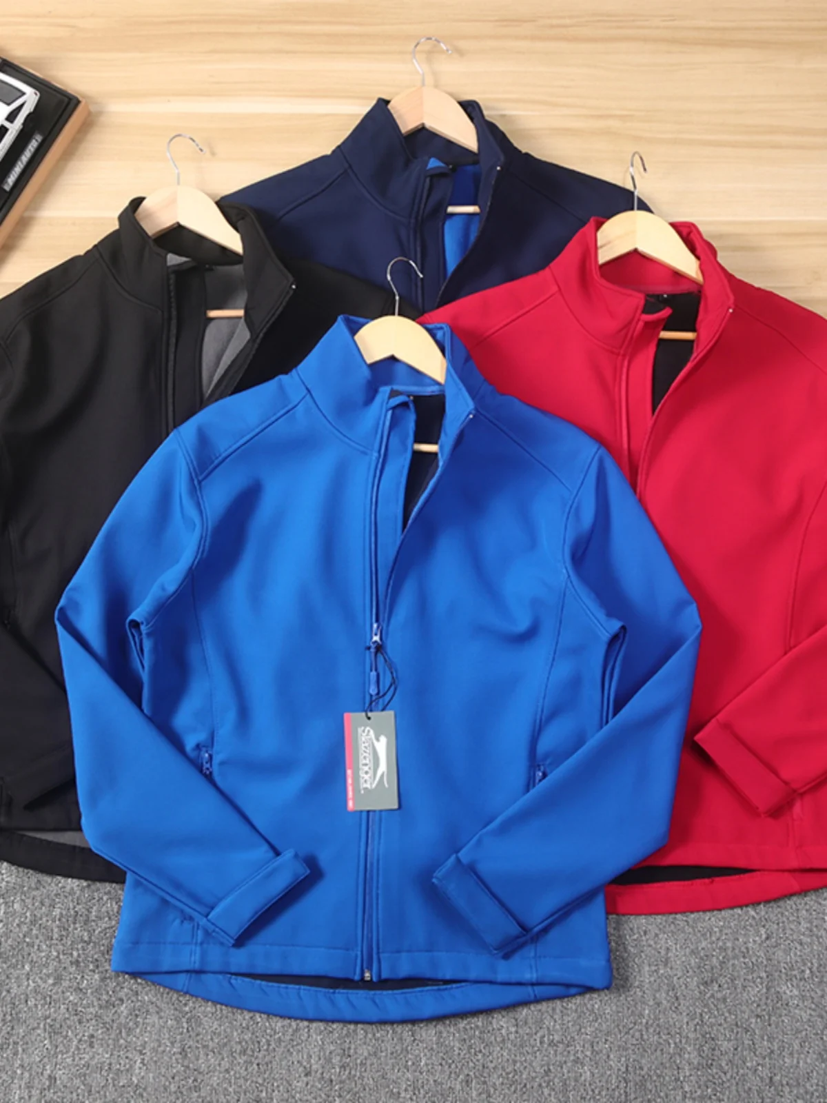 

Куртка из софтшелла для пары, мужская и женская весенне-осенняя модная городская куртка-стойка, ветрозащитная, водонепроницаемая, весенне-осенняя